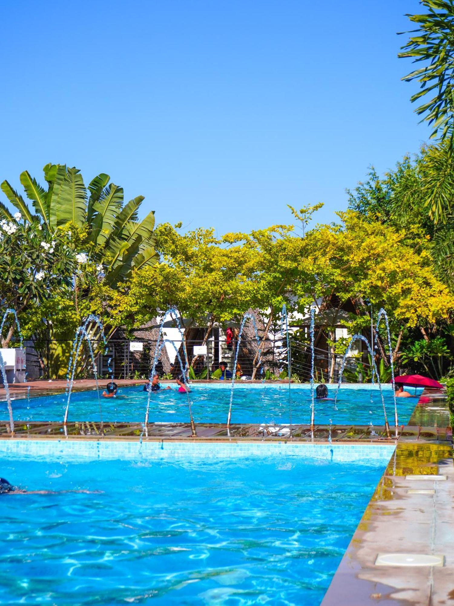 Urban Oasis Resort, Tarlac Exterior photo